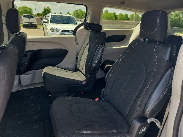 Used 2023 White Chrysler LX image 18