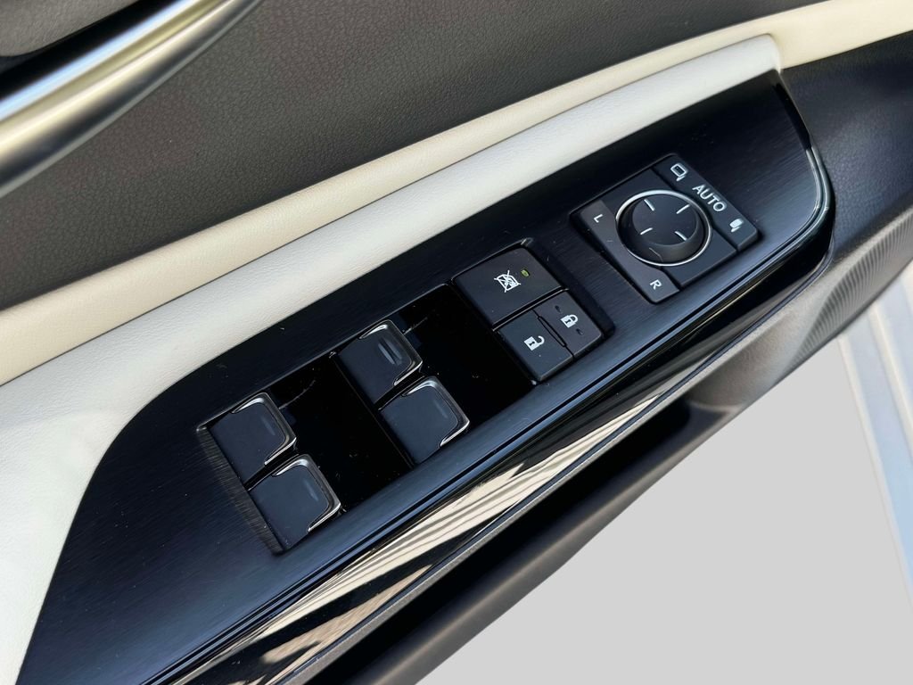 Used 2023 White Lexus 350 image 15