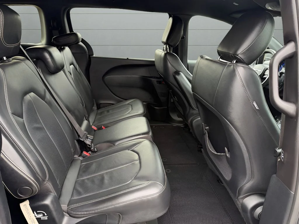 Used 2020 Black Chrysler Touring L image 16
