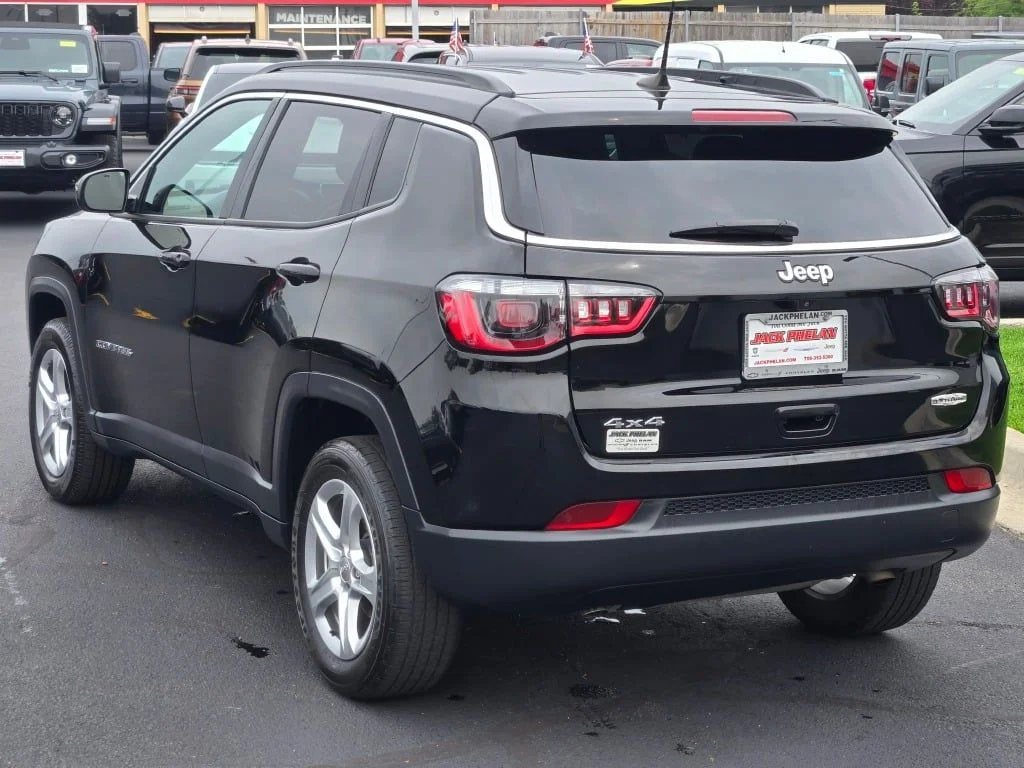 Used 2023 Black Jeep Latitude image 16