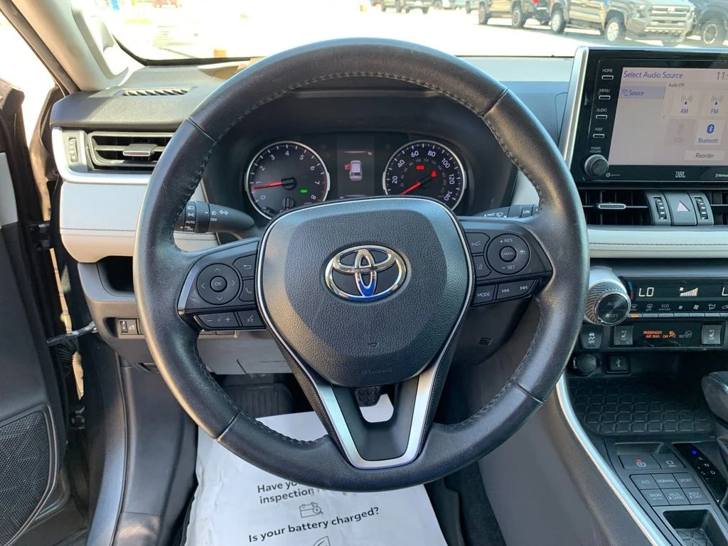 Used 2021 Gray Toyota XLE Premium image 27