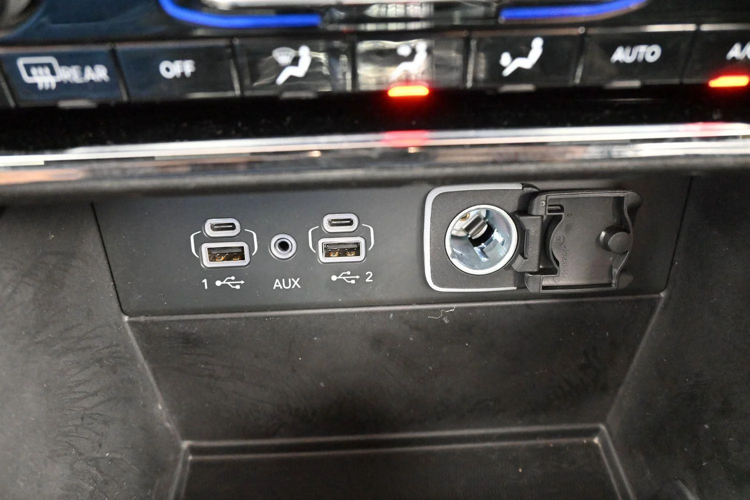 Used 2023 Rocky Mountain Pearlcoat Jeep Limited image 27