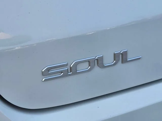 Used 2023 White Kia S image 15