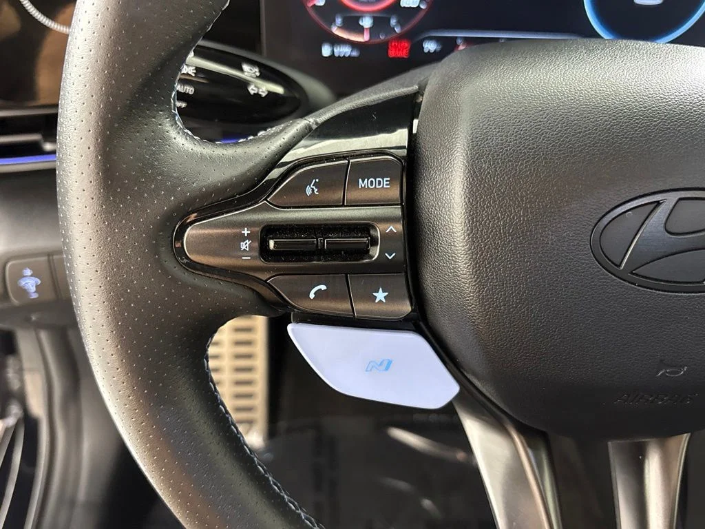 Used 2025 Black Hyundai Base image 32