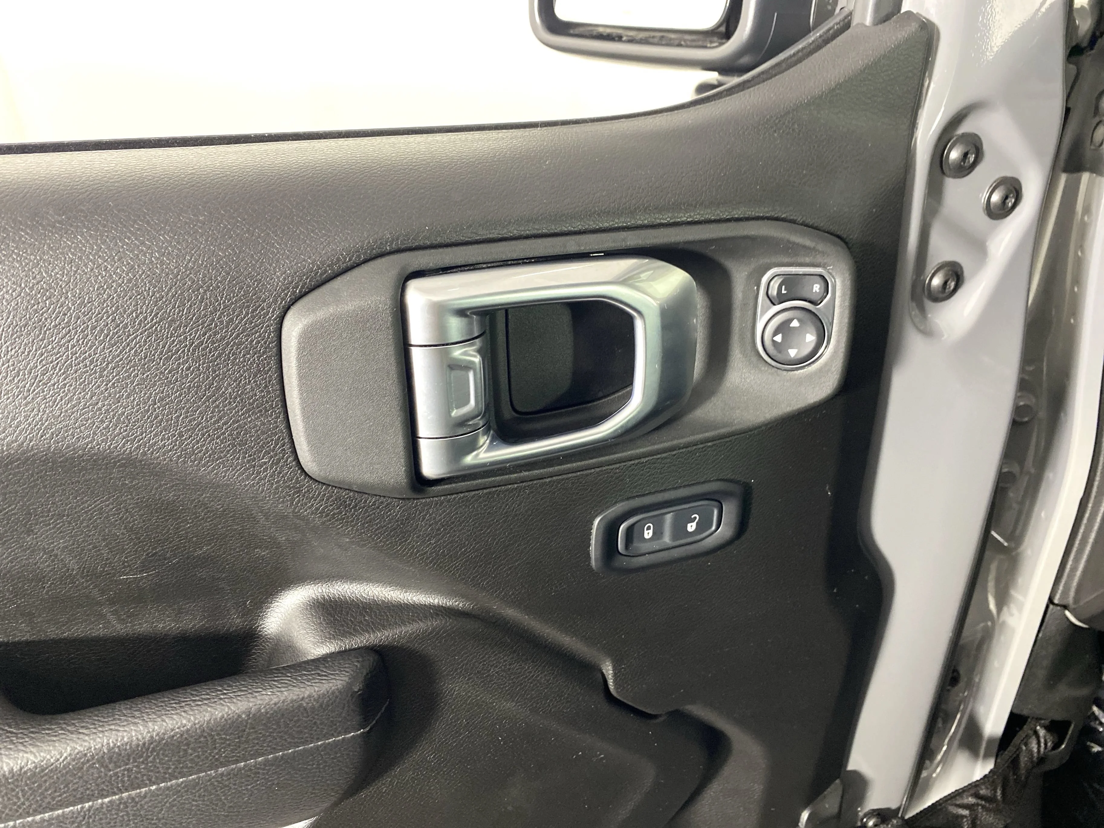 Used 2022 Sting-Gray Clearcoat Jeep  image 15
