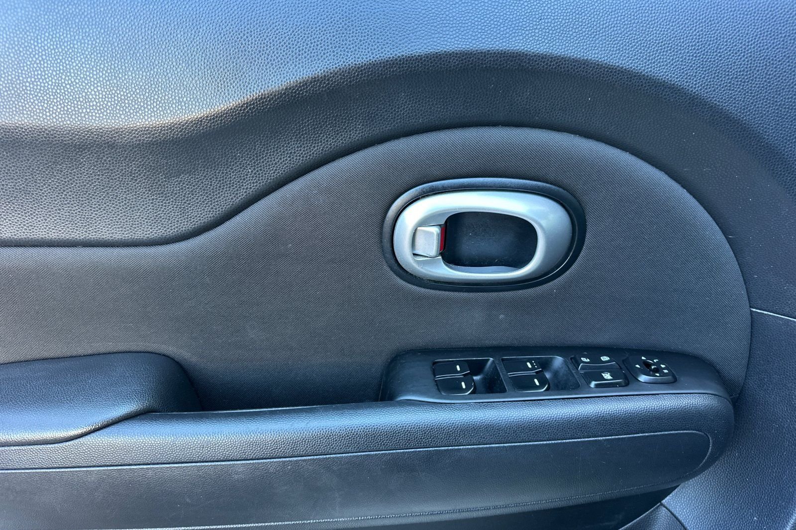 Used 2016 Green Kia Base image 11
