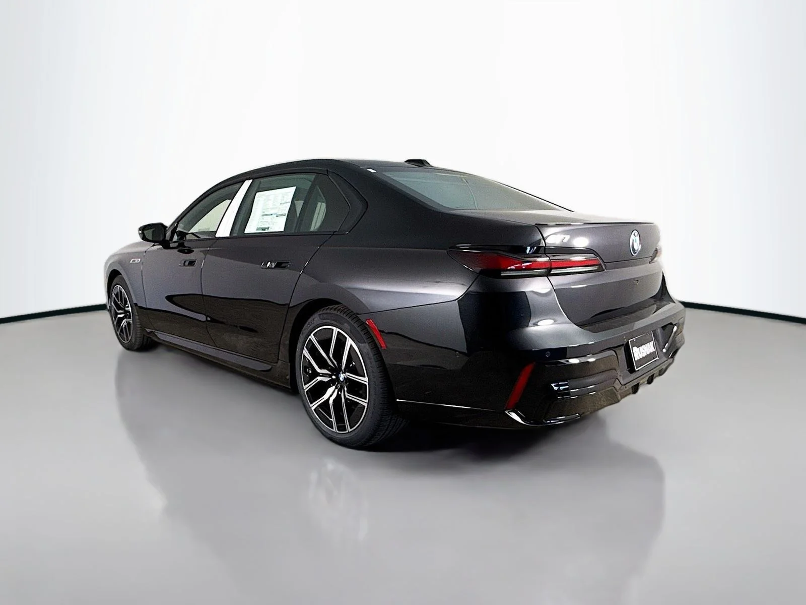 Used 2026 Black Sapphire Metallic BMW M70 image 5