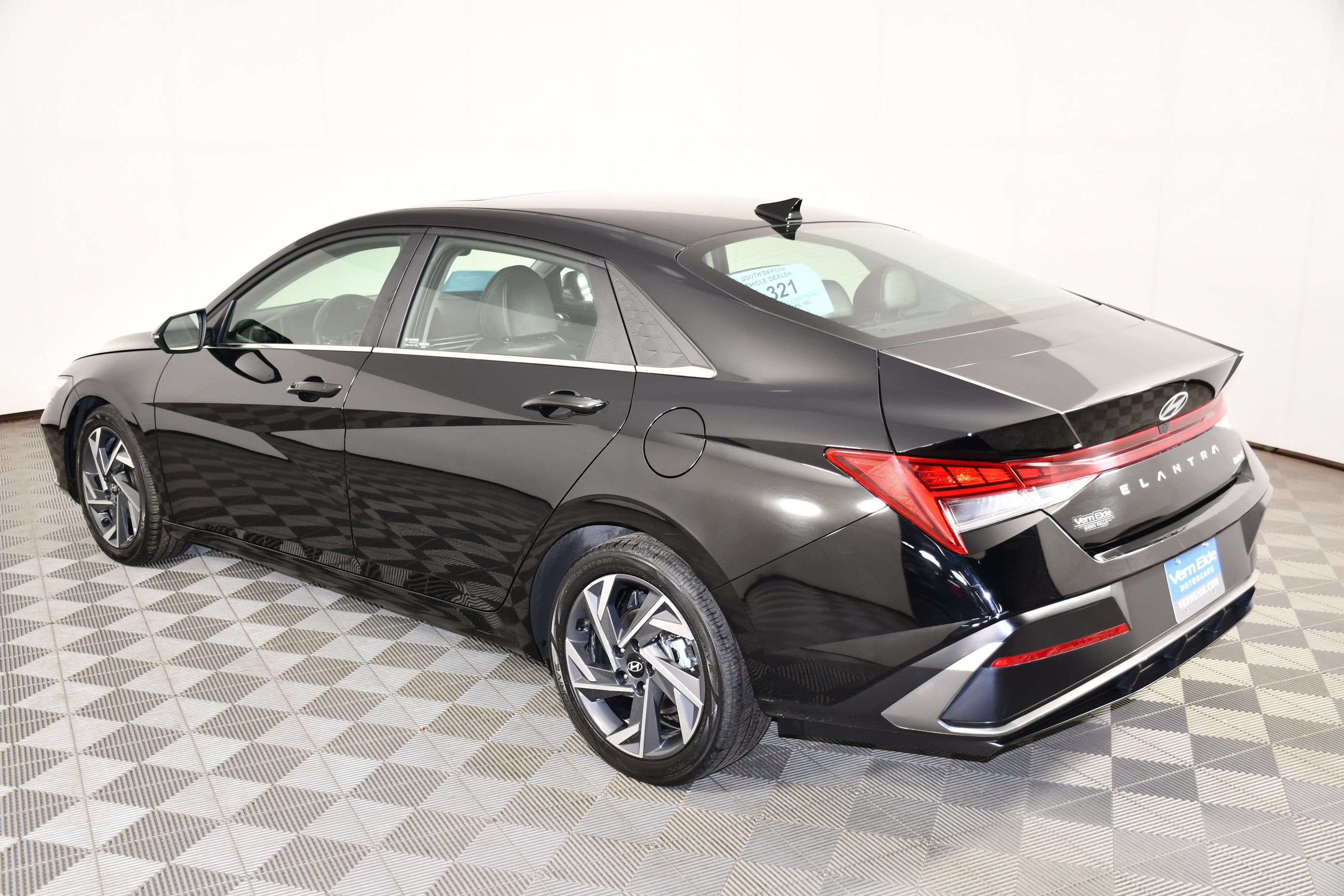 Used 2025 Abyss Black Hyundai Limited image 7
