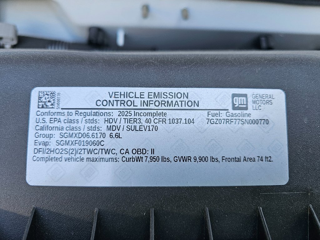 New 2025 Summit White GMC 1WT image 16