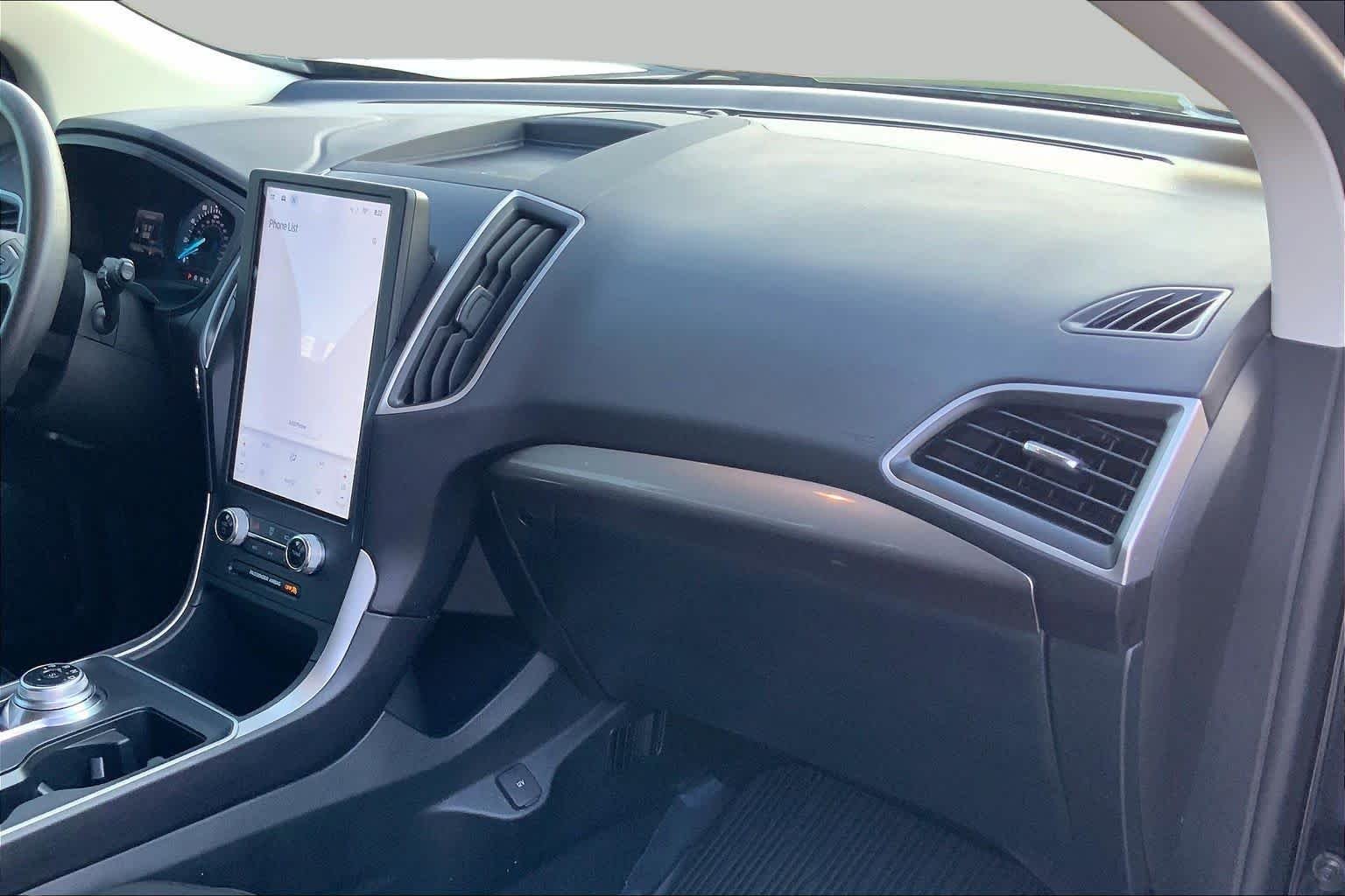Used 2024 Agate Black Metallic Ford SE image 17
