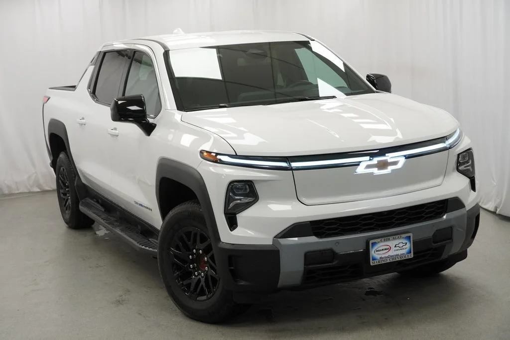 New 2026 Summit White Chevrolet LT - Extended Range image 32