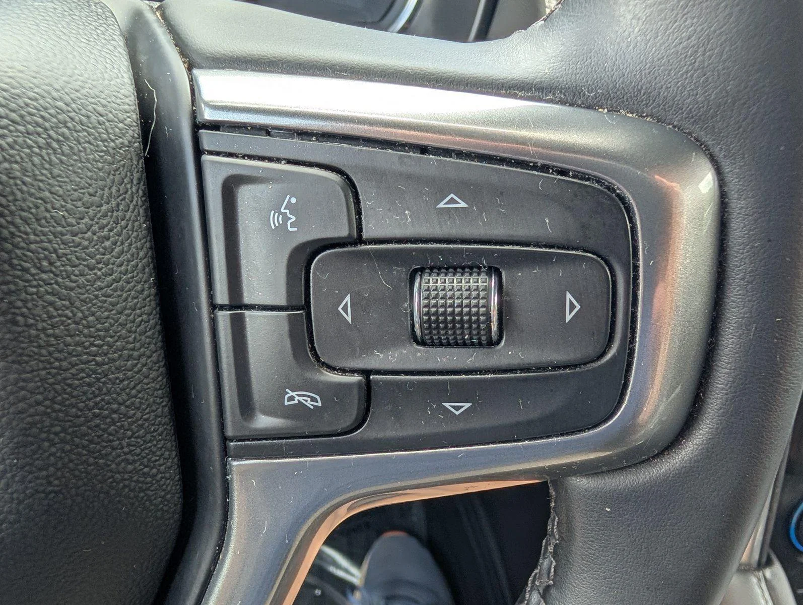 Used 2023 Summit White Chevrolet LS image 21