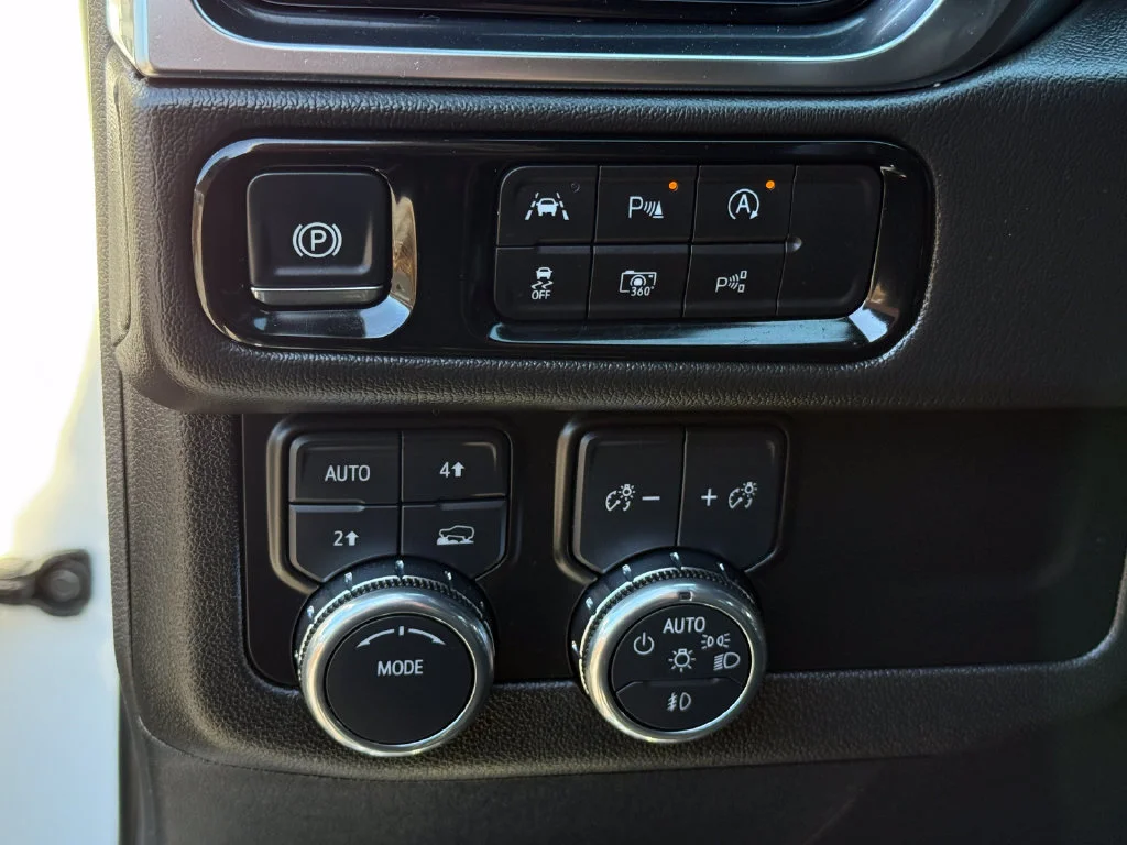 Used 2025 Summit White GMC Denali image 25