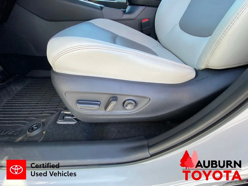 Certified Used 2025 Wind Chill Pearl Toyota Limited image 34
