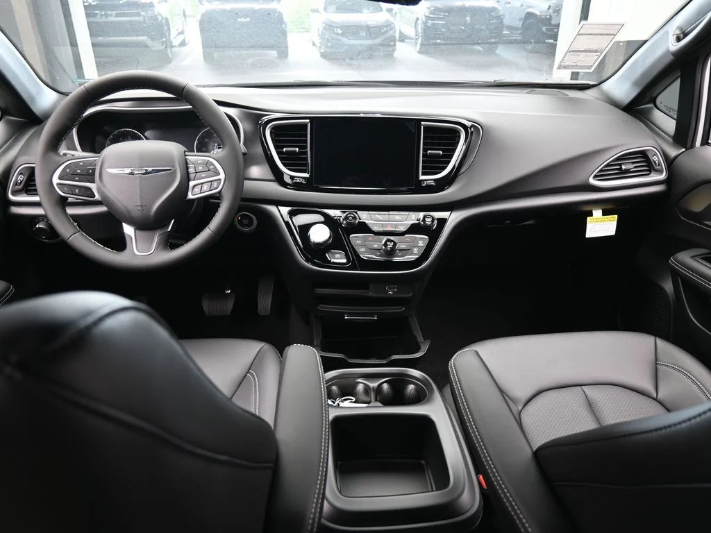 2026 Chrysler Voyager LX - Photo 31