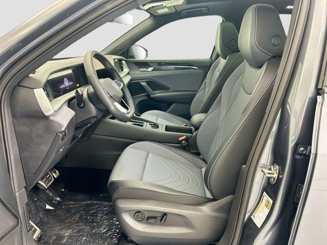 New 2026 Platinum Gray Metallic Volkswagen 2.0T SE R-Line Black image 17