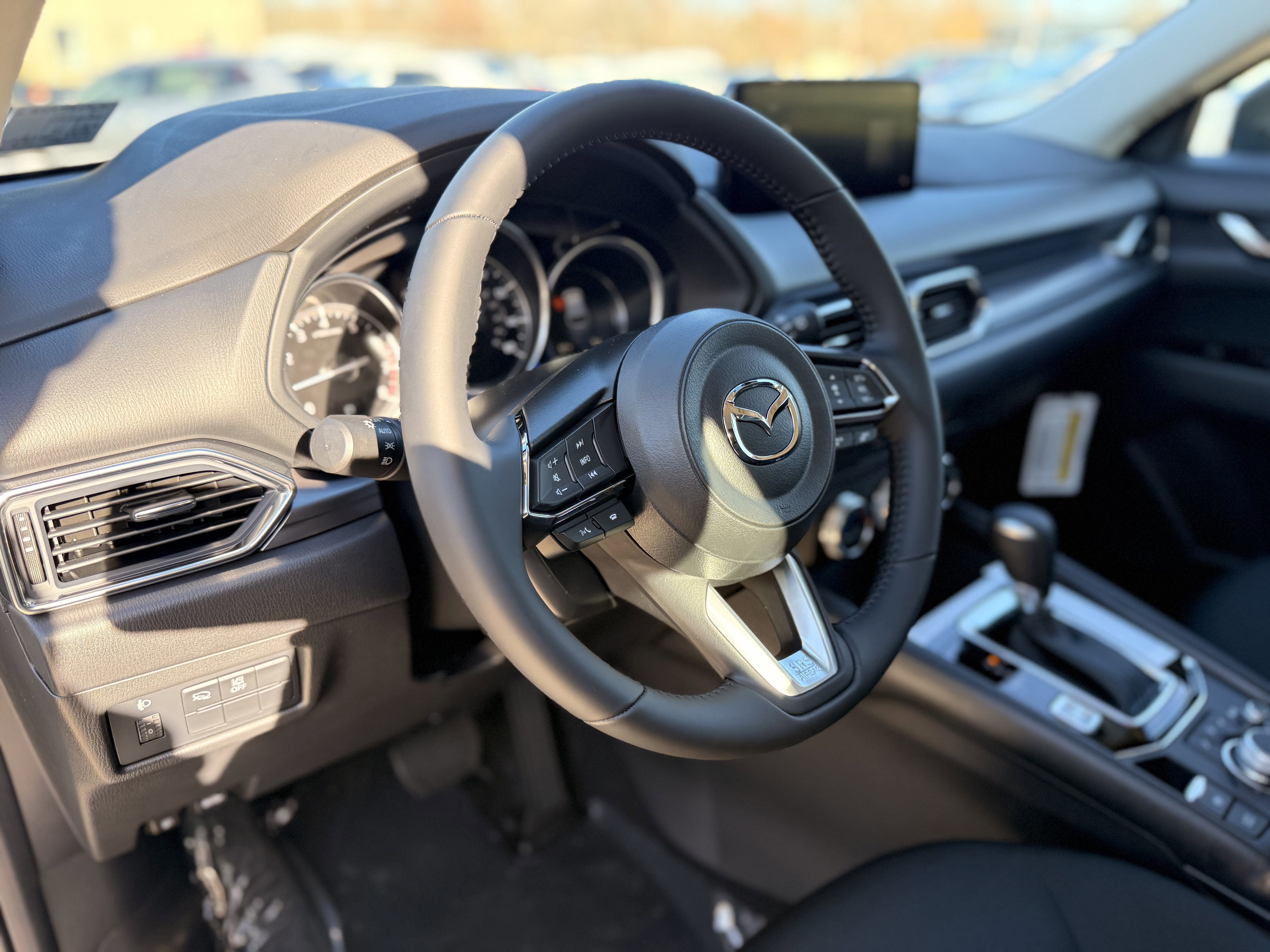 2025 Mazda CX-5 S - Photo 24