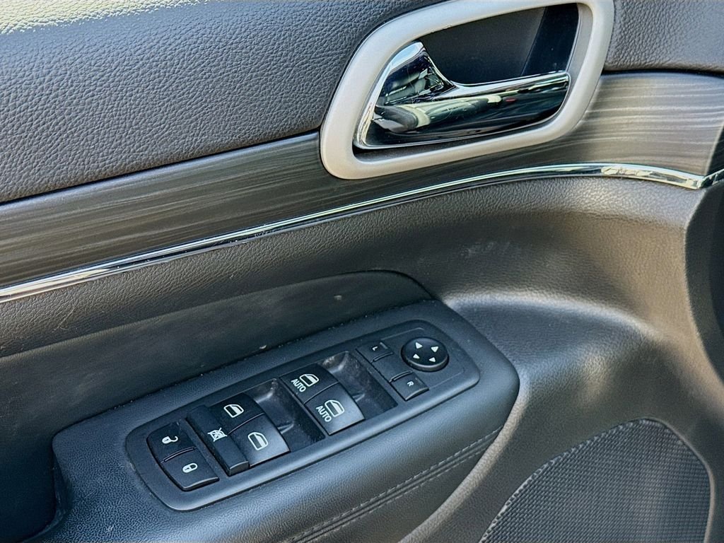 Used 2020 Gray Jeep Limited image 22