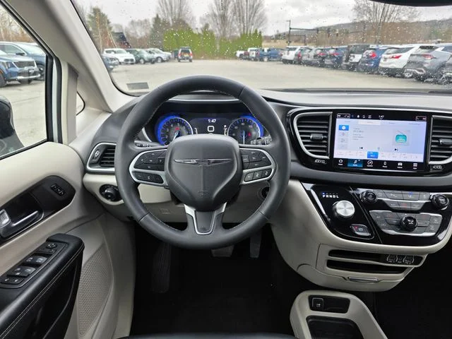 Used 2024 Silver Mist Clearcoat Chrysler Touring L image 21