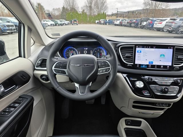 Used 2024 Silver Chrysler Touring L image 21