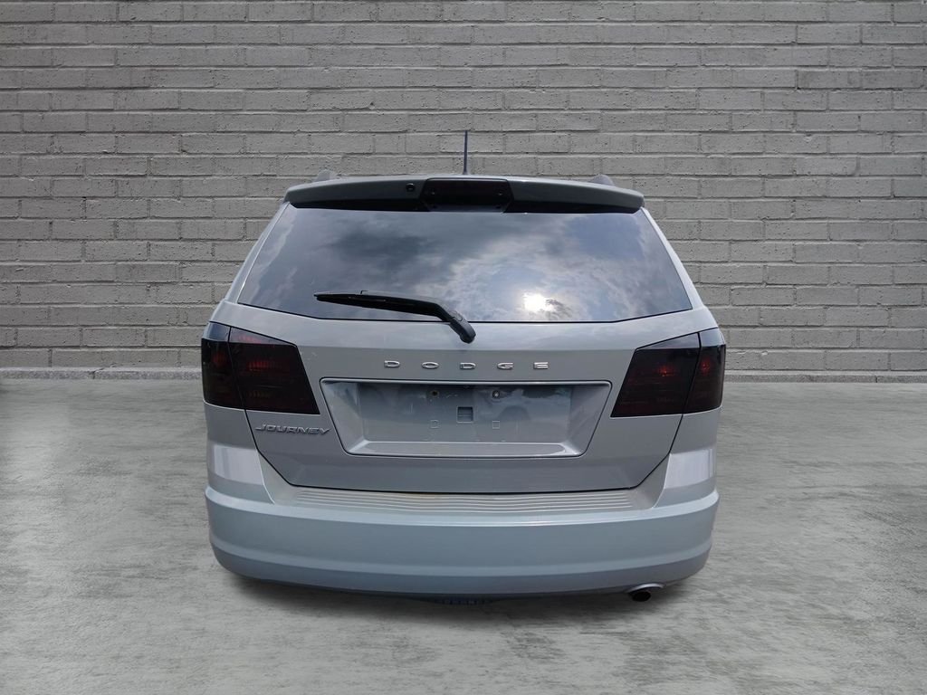 Used 2019 Gray Dodge SE image 4
