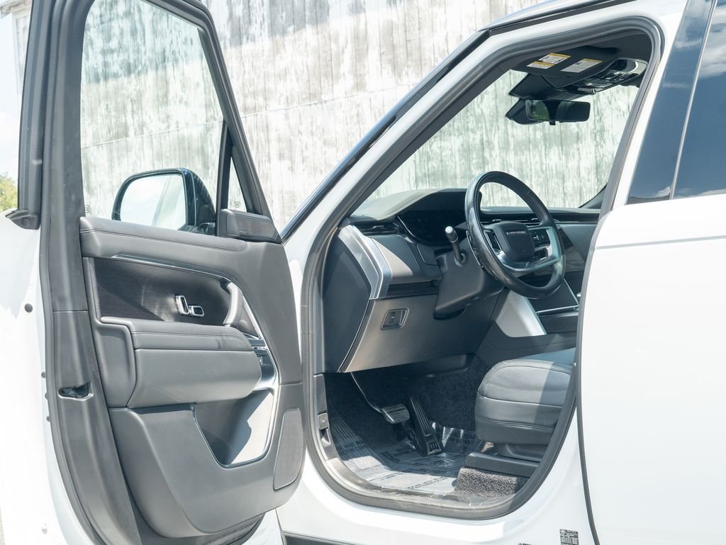 Used 2024 White Land Rover SE image 11
