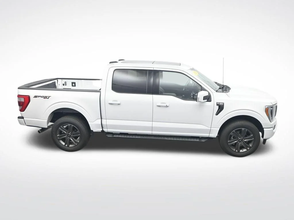 Certified Used 2023 Oxford White Ford Lariat image 32