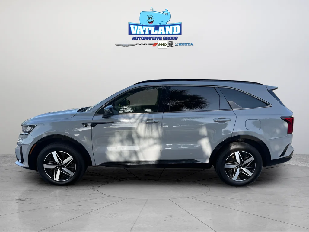 Used 2022 Gray Kia EX image 2