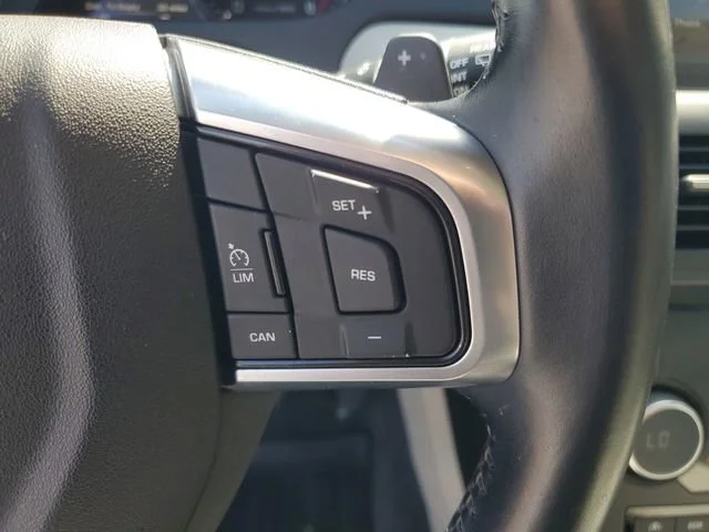 Used 2016 Silver Land Rover SE image 12