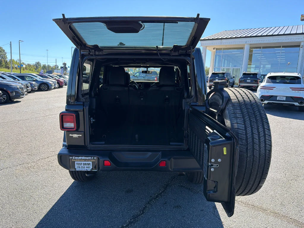 Used 2020 Black Jeep Unlimited Sahara Altitude image 18