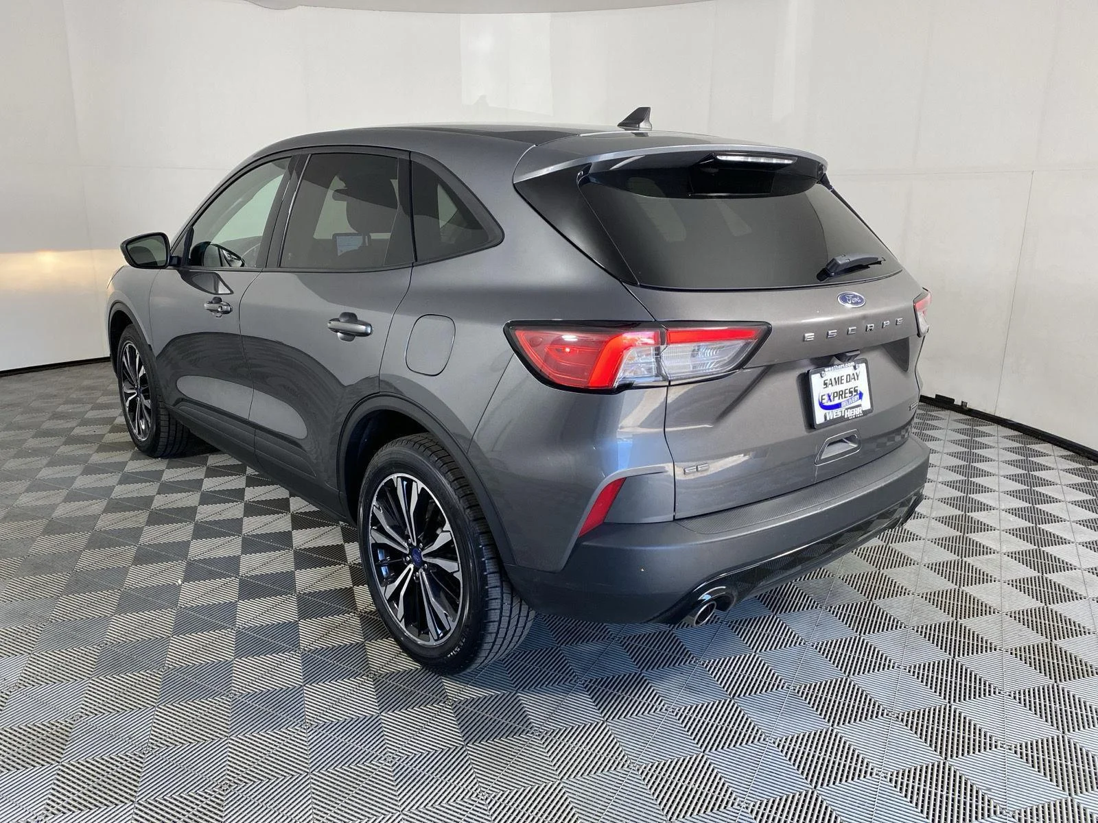 Used 2022 Carbonized Gray Ford SE Hybrid image 5