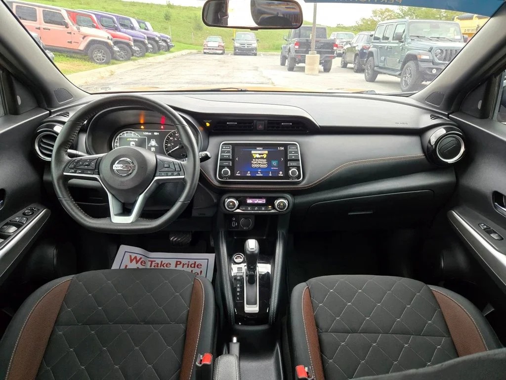 Used 2020 Orange Nissan SR image 15
