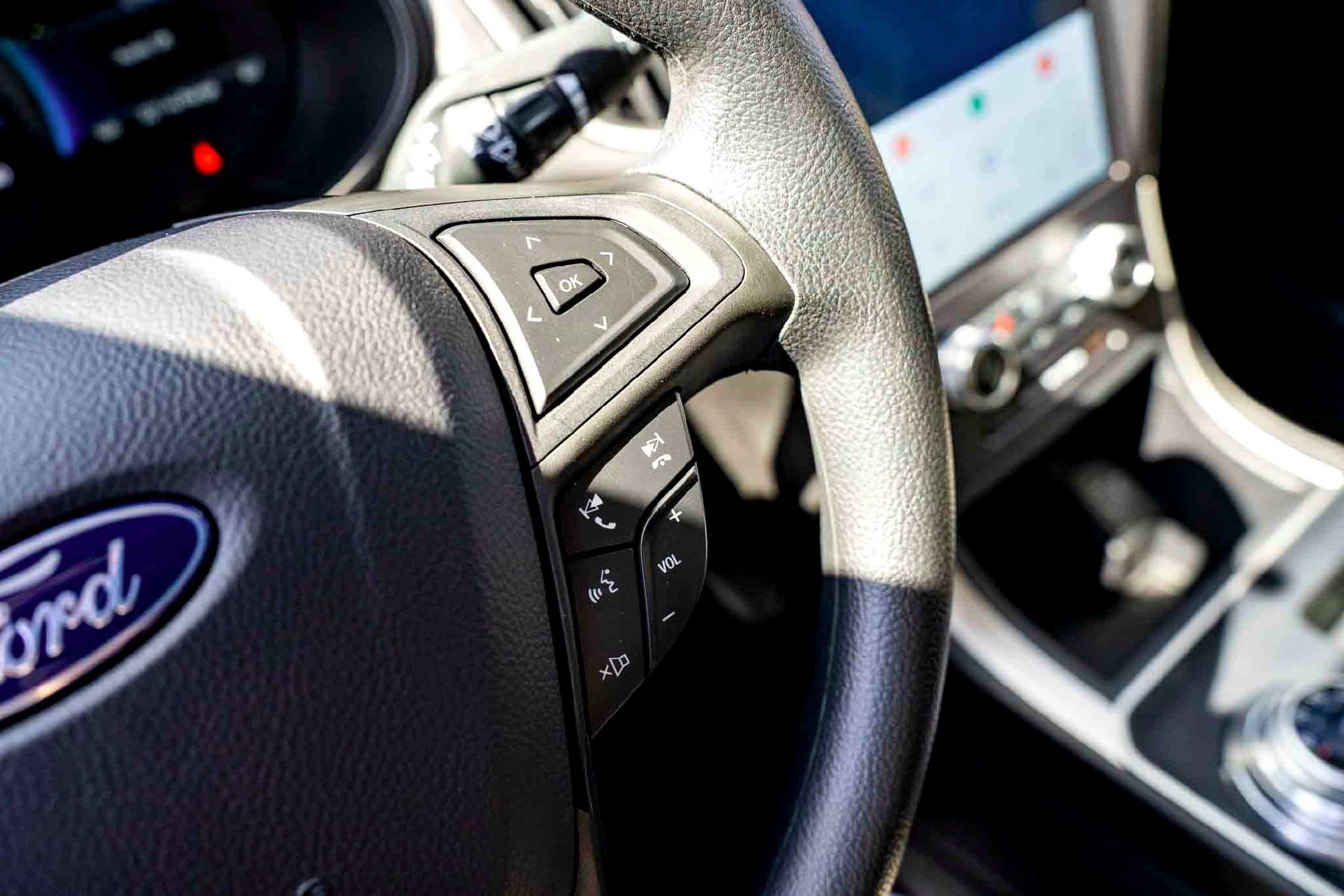 New 2024 Agate Black Metallic Ford SE image 17