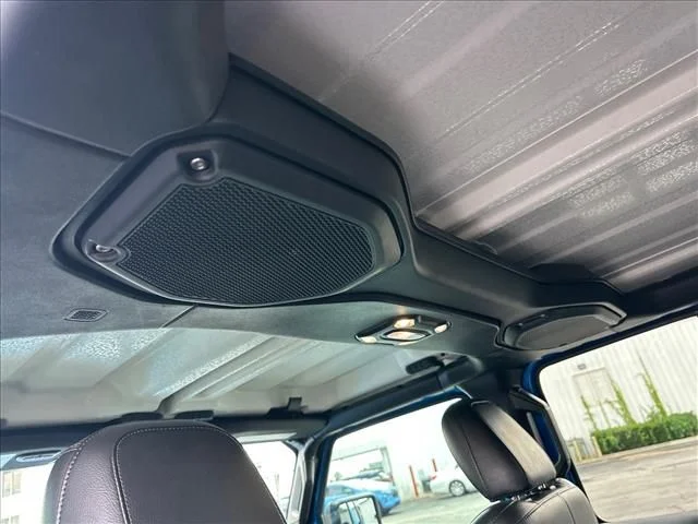 Used 2022 Blue Jeep Overland image 17
