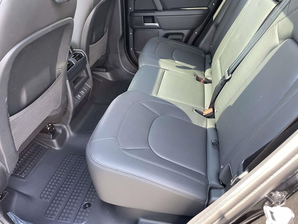 New 2026 Santorini Black Land Rover S image 17