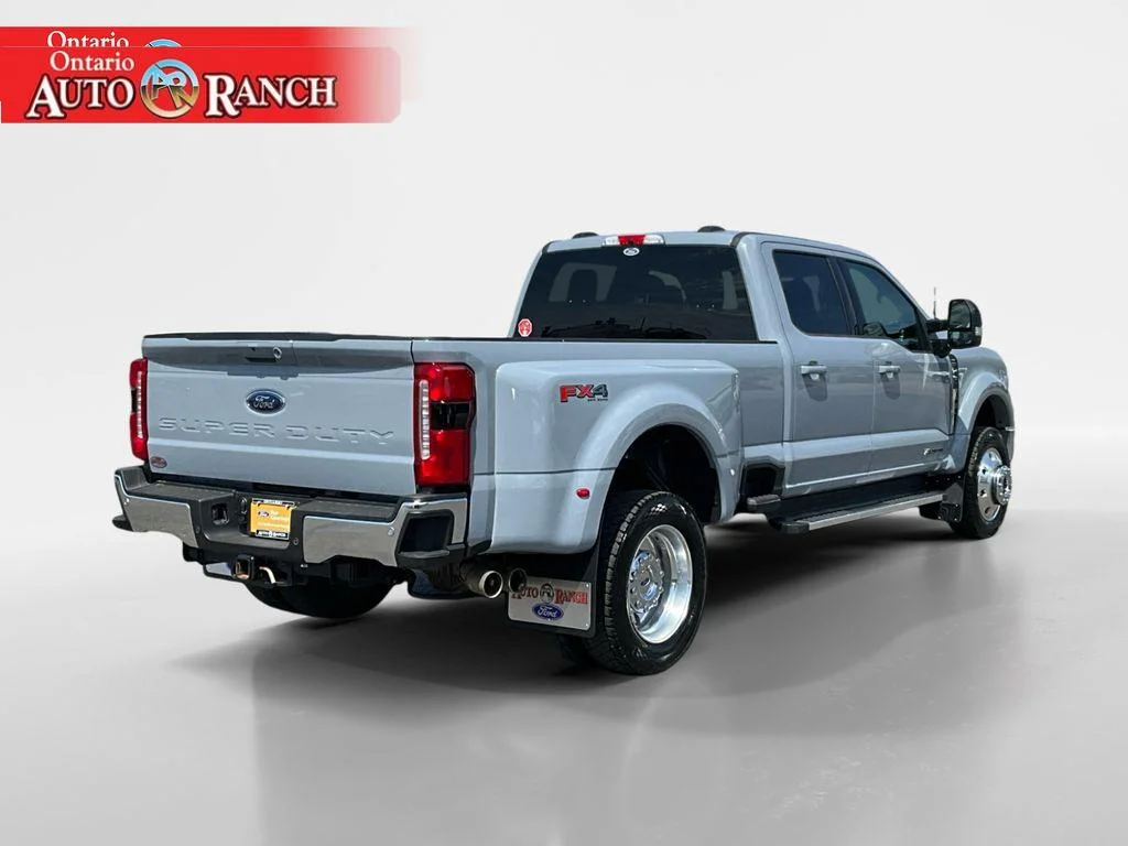 Used 2025 Glacier Grey Metallic Tri-Coat Ford LARIAT image 5