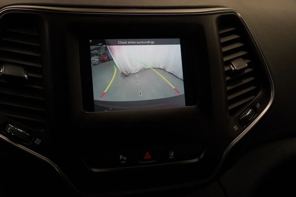 Used 2021 Red Jeep Latitude Lux image 23