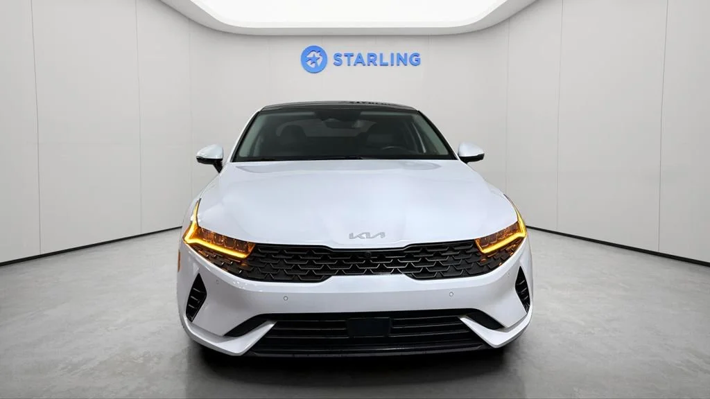 Used 2022 White Kia EX image 15