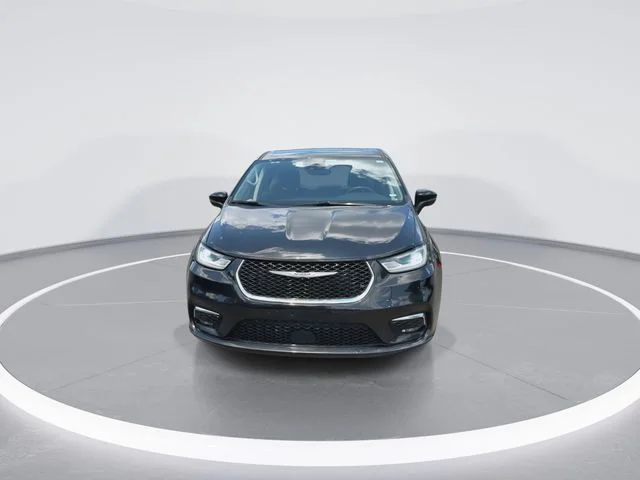 Used 2023 Black Chrysler Touring L image 3