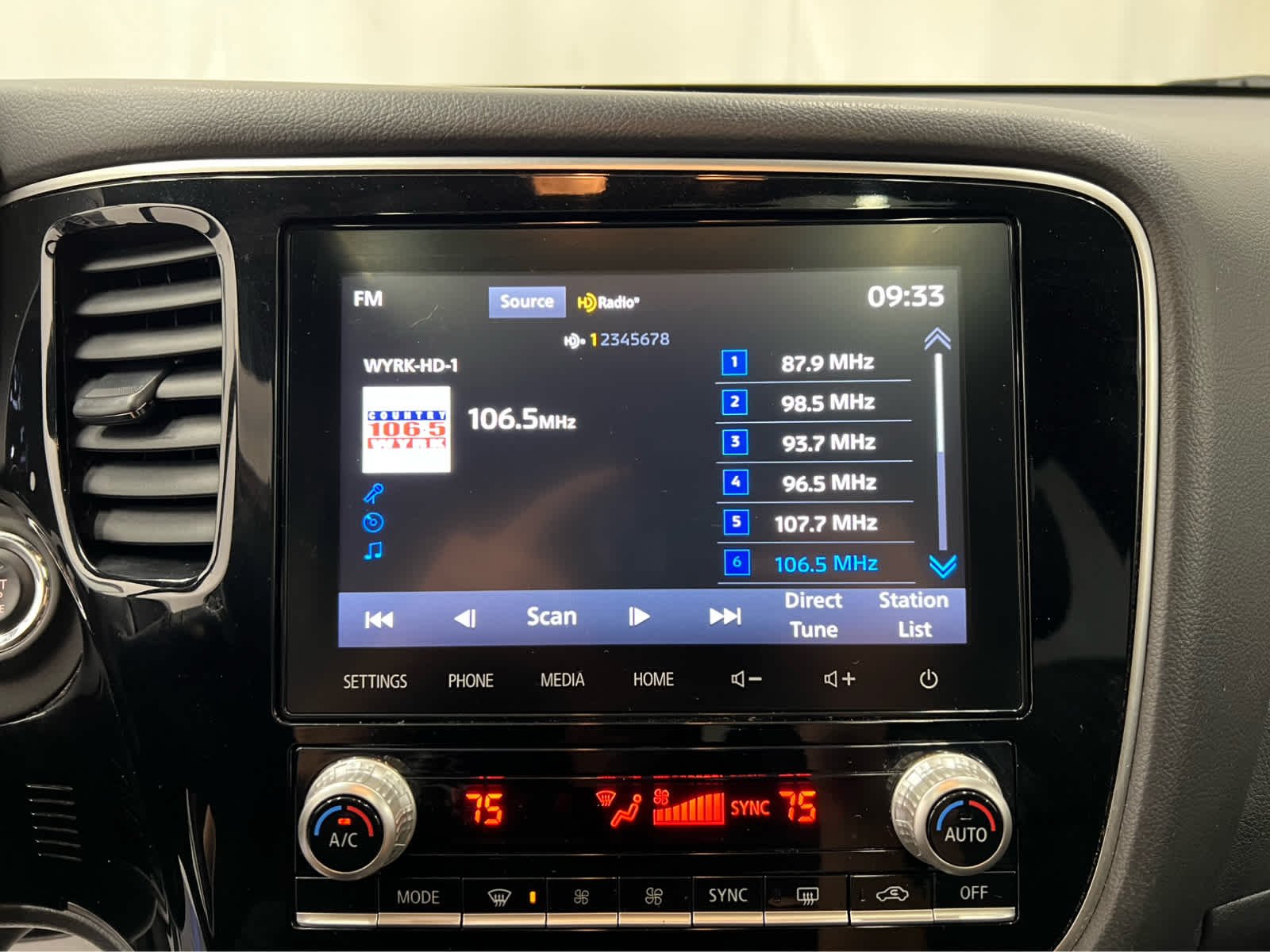 Used 2020 Pearl White Mitsubishi LE image 20
