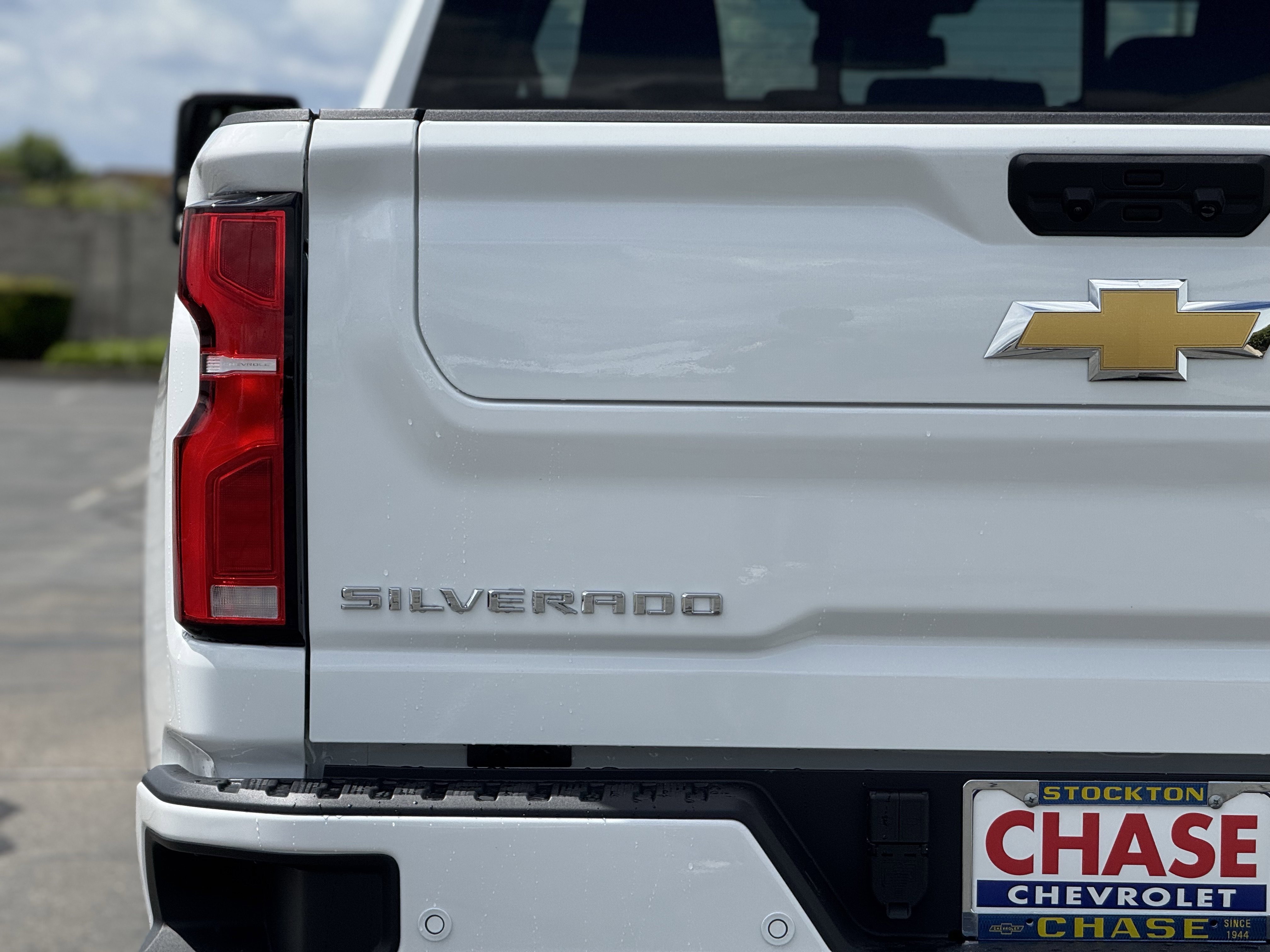 New 2026 Summit White Chevrolet LT image 7