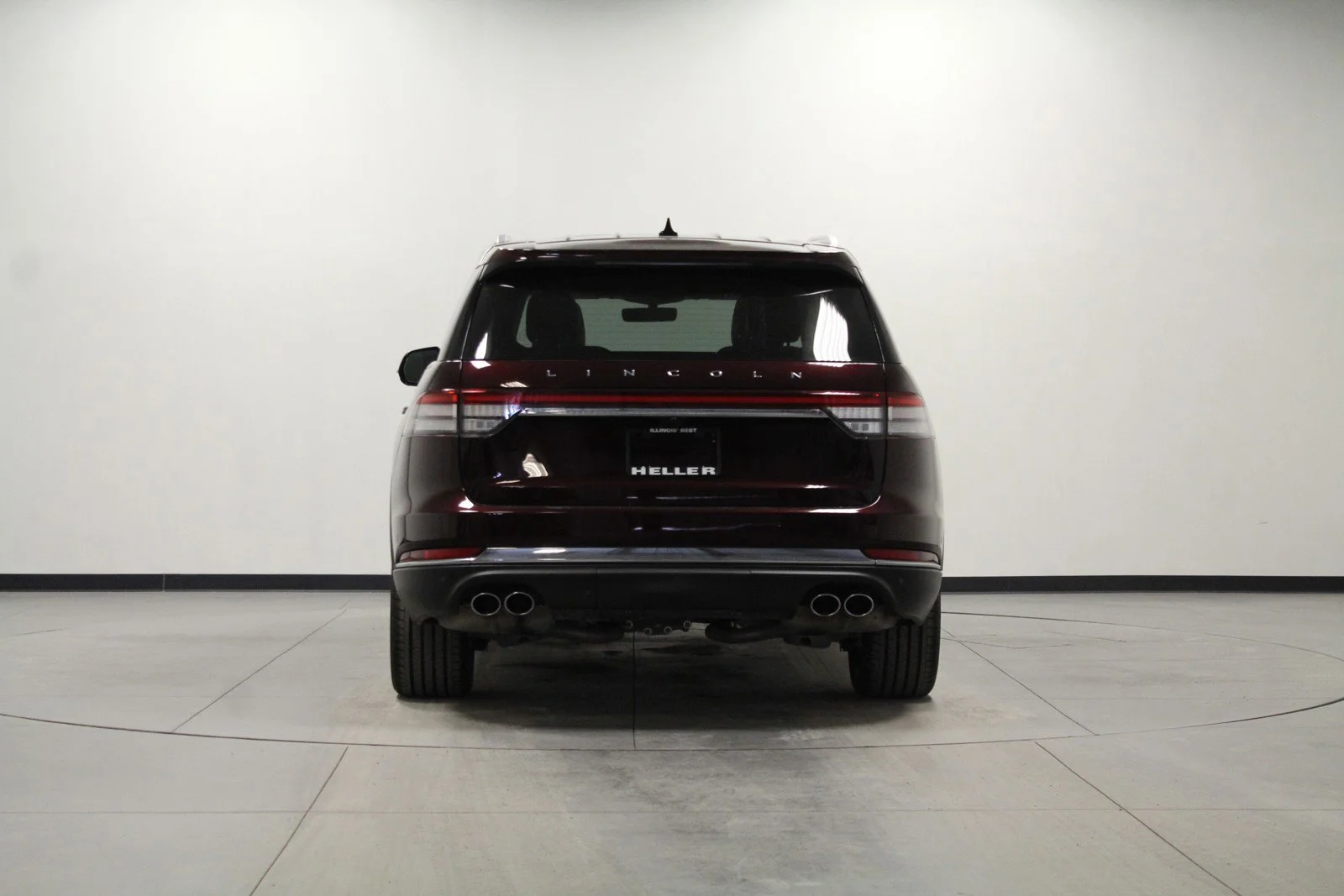 Used 2022 Burgundy Velvet Metallic Tinted Clearcoat Lincoln Reserve image 5