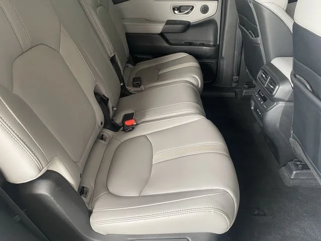 2025 Honda Pilot EX-L - Photo 12
