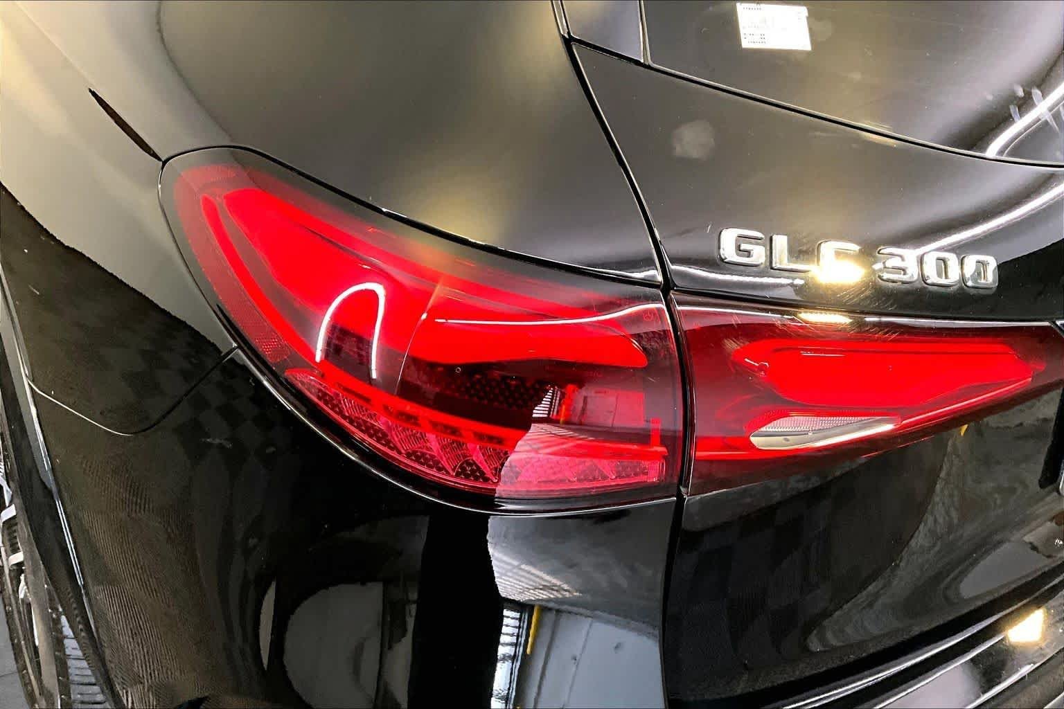 Used 2023 Black Mercedes-Benz GLC 300 image 28