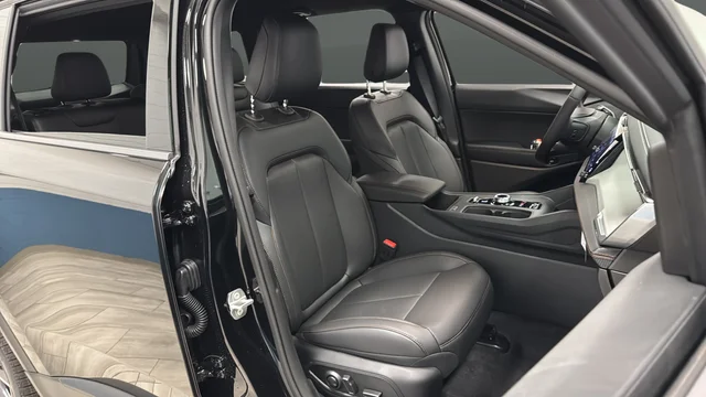 New 2026 Diamond Black Crystal Pearl-Coat Exterior Paint Jeep Limited image 23