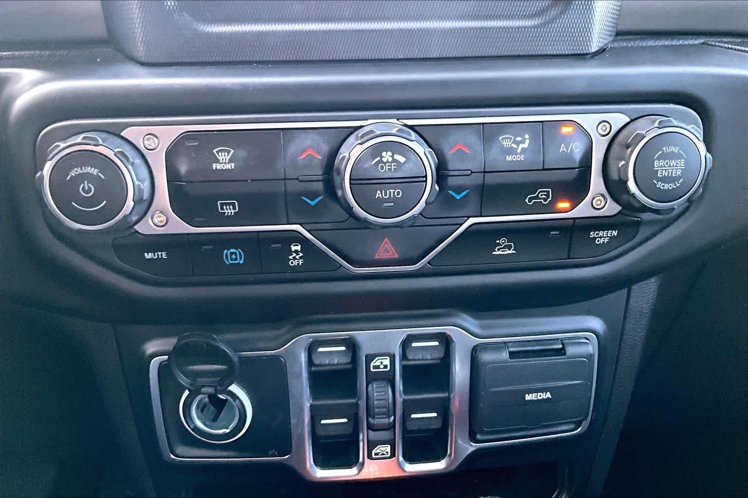 Used 2023 Hydro Blue Pearlcoat Jeep  image 32