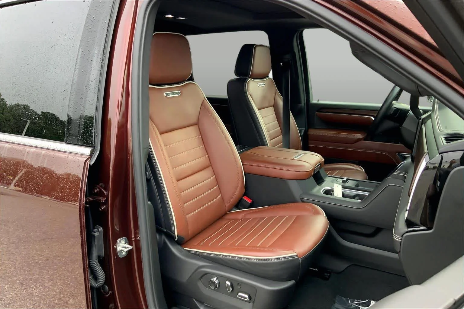 Used 2024 Redwood Metallic GMC Denali Ultimate image 9