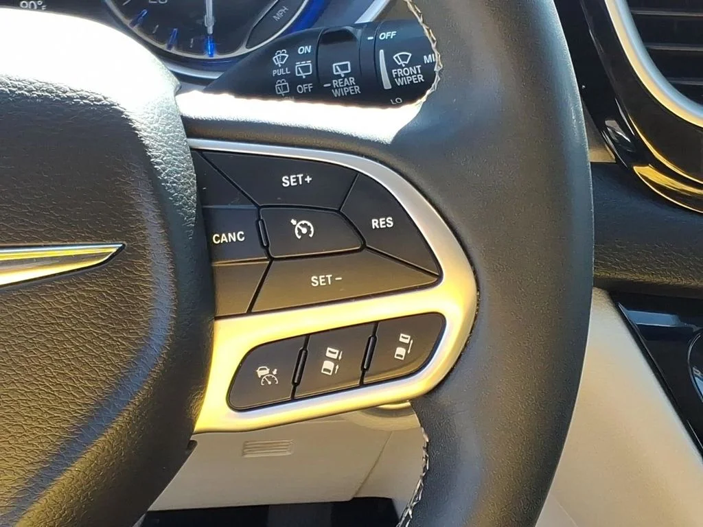 Used 2023 White Chrysler Touring L image 22