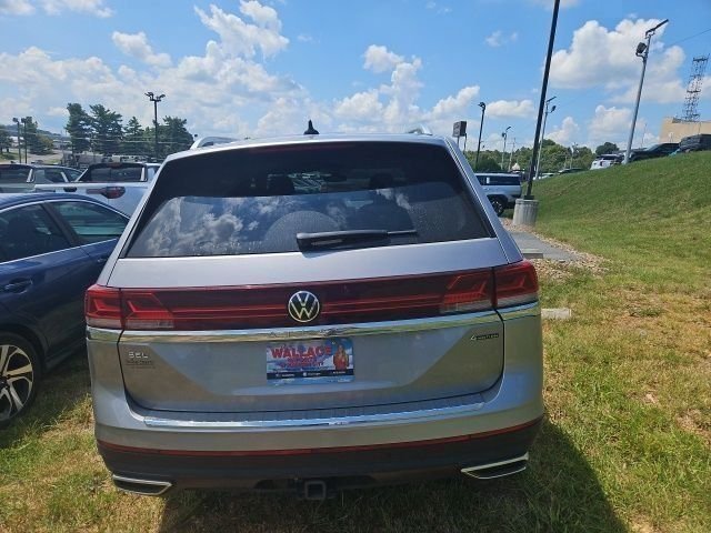 Used 2024 Silver Volkswagen 2.0T SEL image 4
