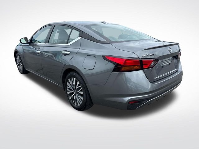 Used 2024 Gun Metallic Nissan 2.5 SV image 3